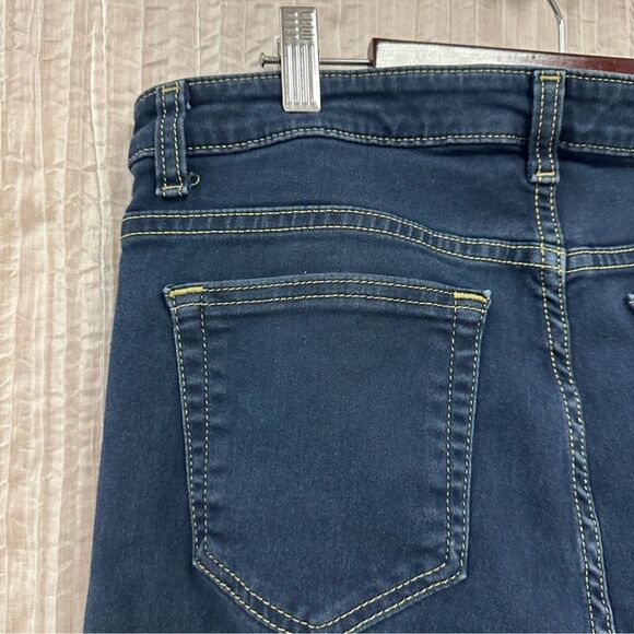 MK 10 IZZY SKINNY DARK WASH LIGHTWEIGHT 28” INSEAM JEANS - Picture 11 of 13